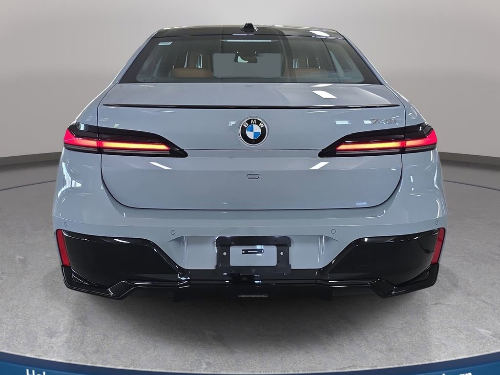 Used 2023 BMW 740i w/ Parking Assistance Package RWD image 8