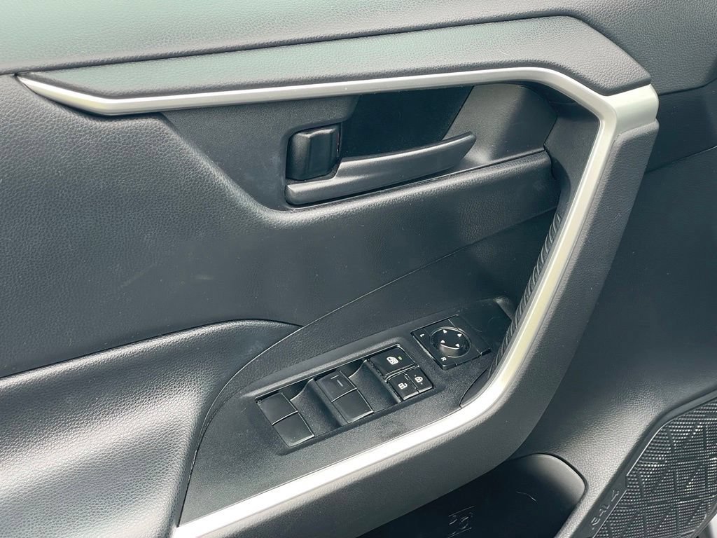 Used 2019 Toyota RAV4 LE w/ Carpet Mat Package AWD/4WD image 13