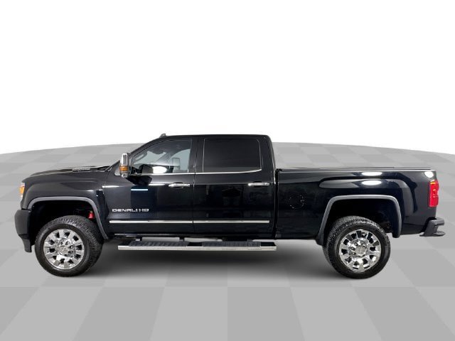 Used 2018 GMC Sierra 2500 Denali w/ Duramax Plus Package AWD/4WD image 5