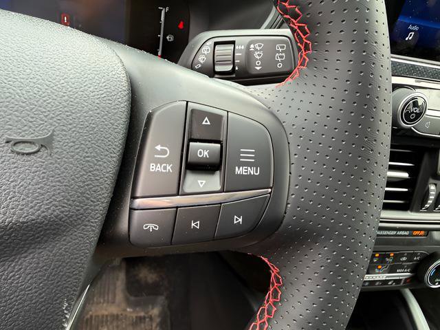 Used 2025 Ford Escape ST-Line w/ Cold Weather Package AWD/4WD image 17