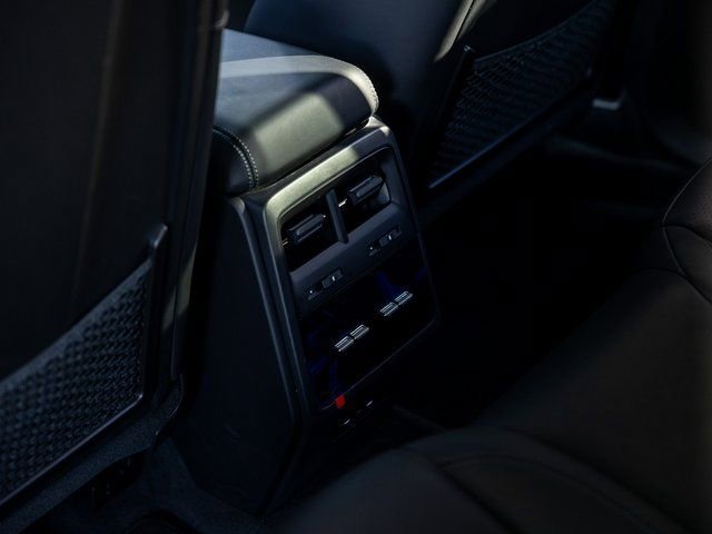 Certified 2025 Porsche Macan Electric RWD image 31