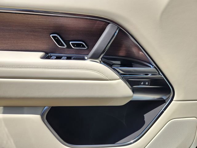 New 2026 Land Rover Range Rover Long Wheelbase SE image 16