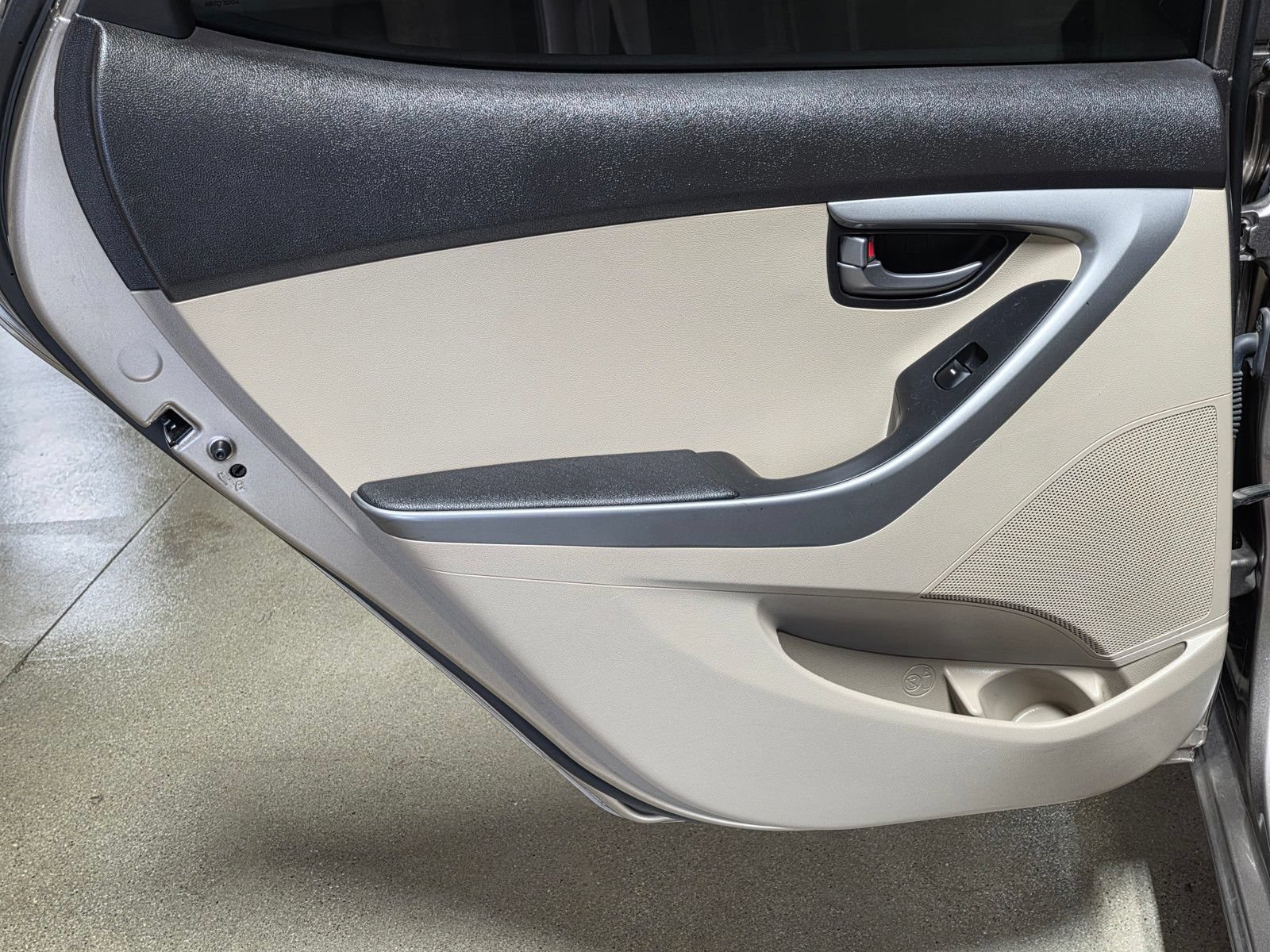 Used 2014 Hyundai Elantra SE FWD image 13