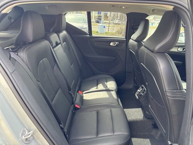 Used 2025 Volvo XC40 B5 Plus image 14