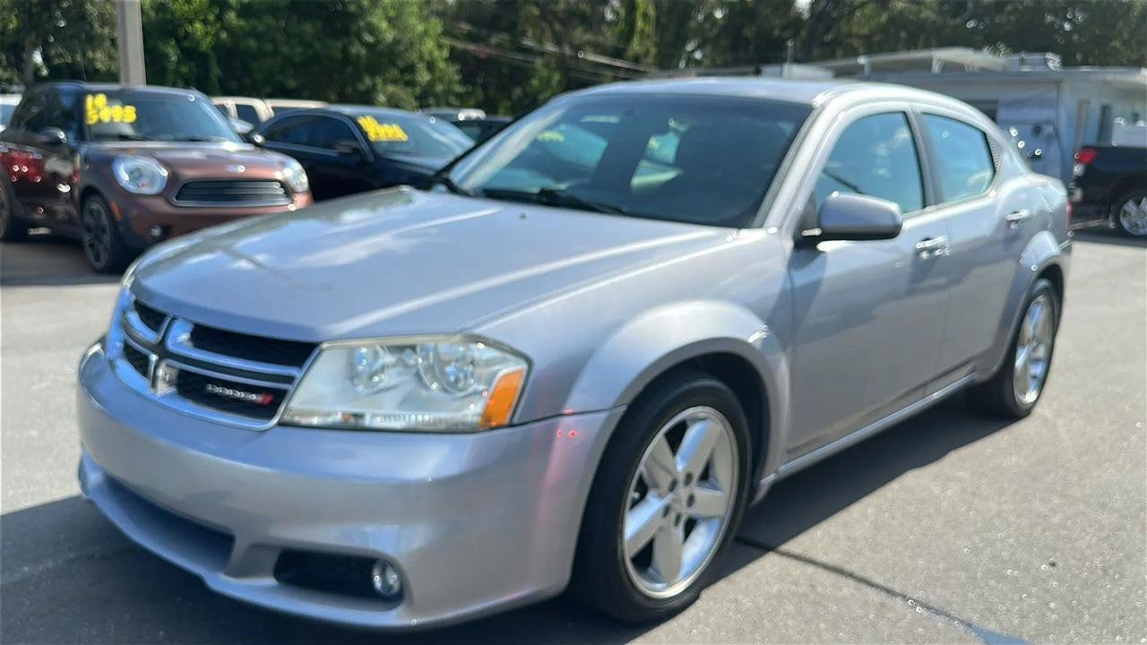 Used 2013 Dodge Avenger SXT FWD image 2