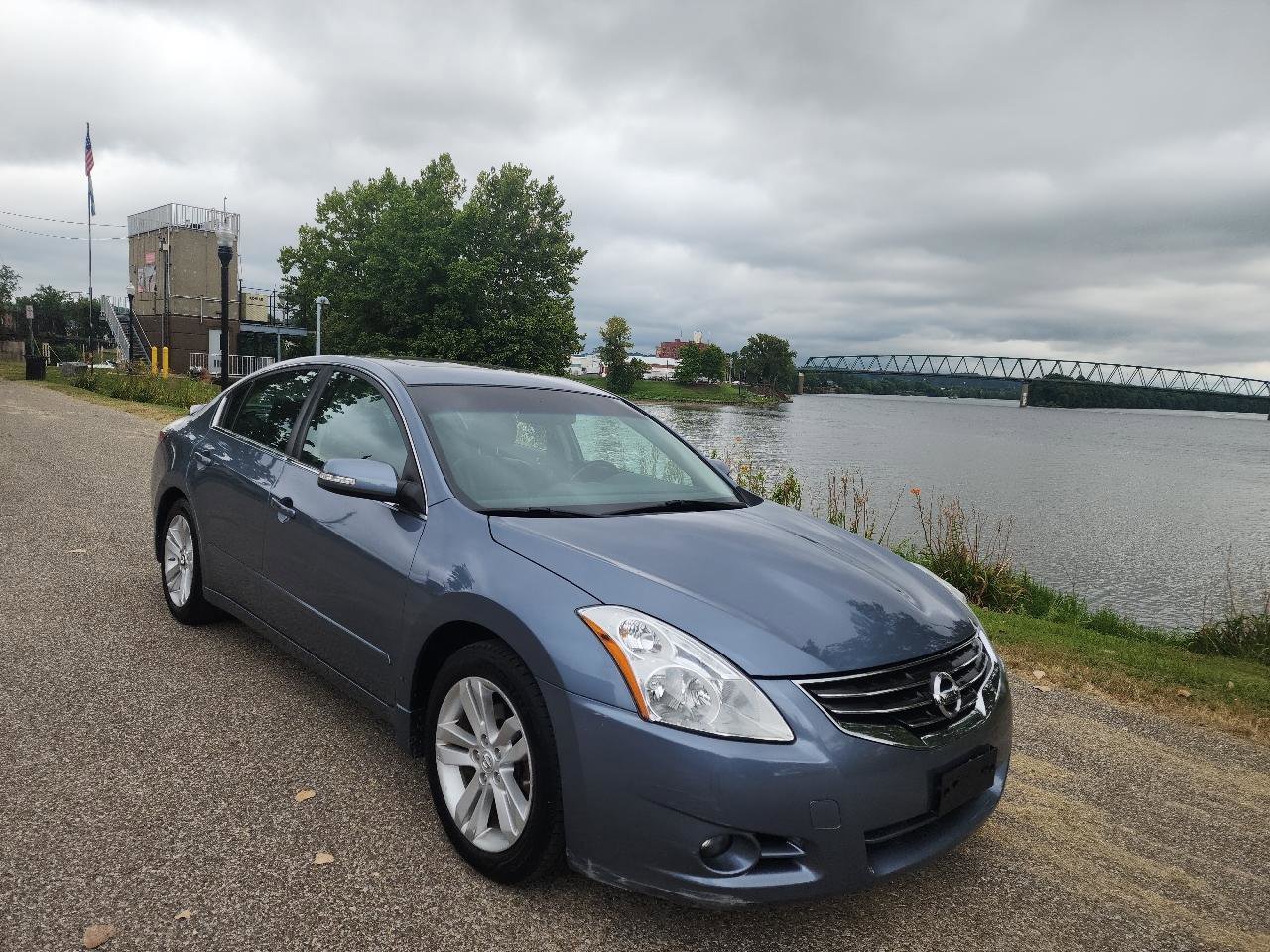 Used 2011 Nissan Altima 3.5 SR w/ 3.5SR Premium Pkg image 7