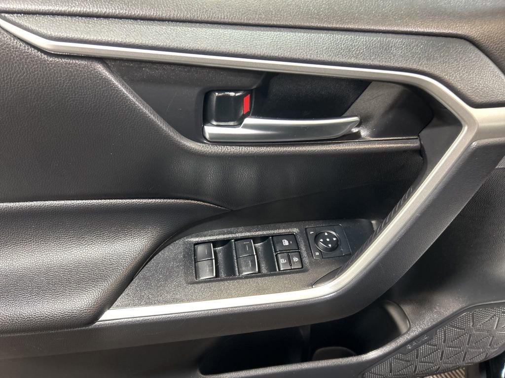 Used 2025 Toyota RAV4 XLE image 22
