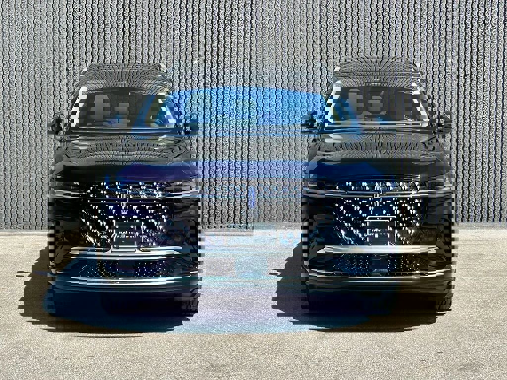 Used 2025 Lincoln Nautilus Reserve AWD/4WD image 8