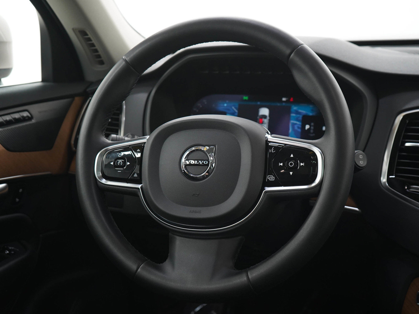 Used 2023 Volvo XC90 B6 Plus AWD/4WD image 19