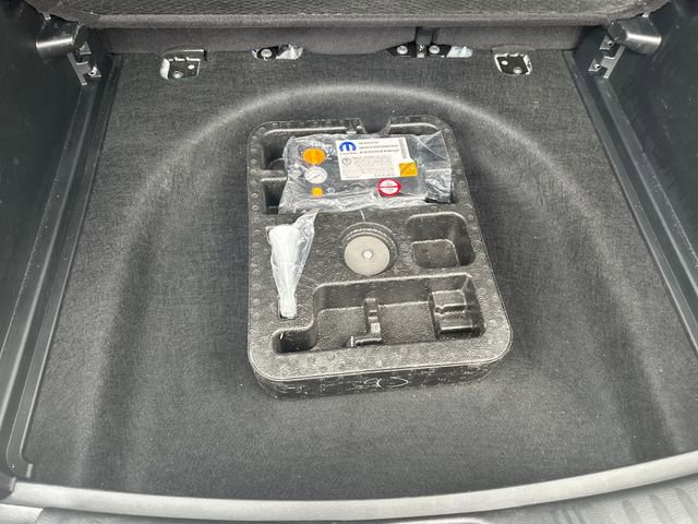 Used 2019 Jeep Compass Latitude w/ Cold Weather Group AWD/4WD image 20
