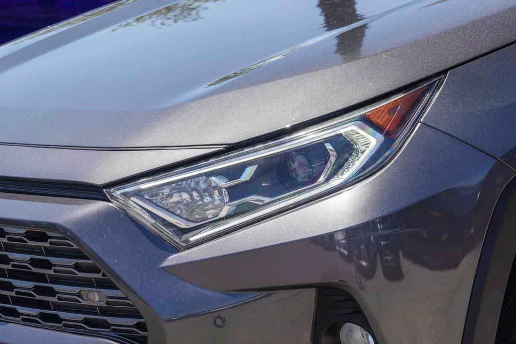 Used 2020 Toyota RAV4 Limited w/ Carpet Mat Package AWD/4WD image 8