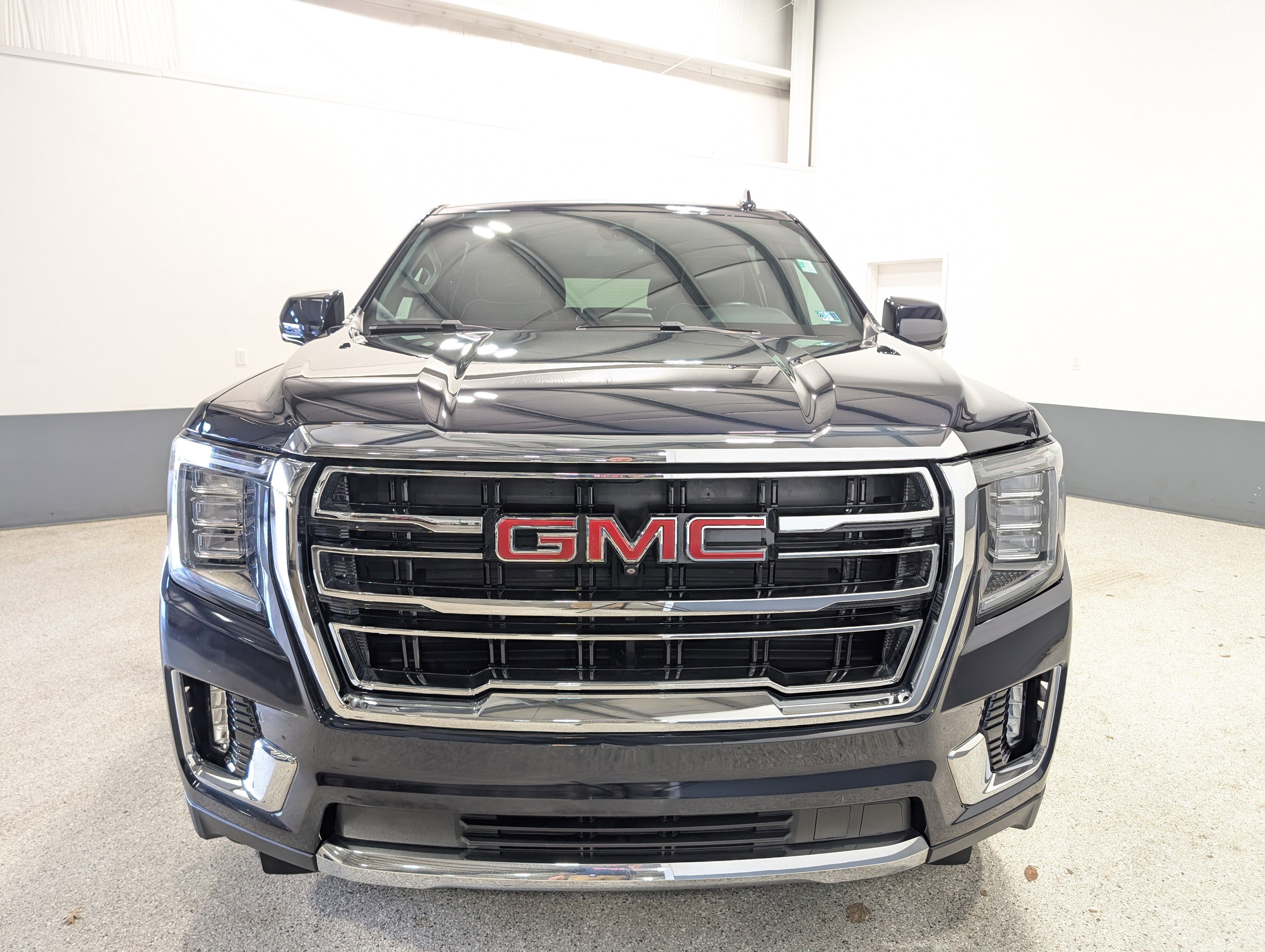 Used 2022 GMC Yukon XL SLT w/ SLT Luxury Package image 8