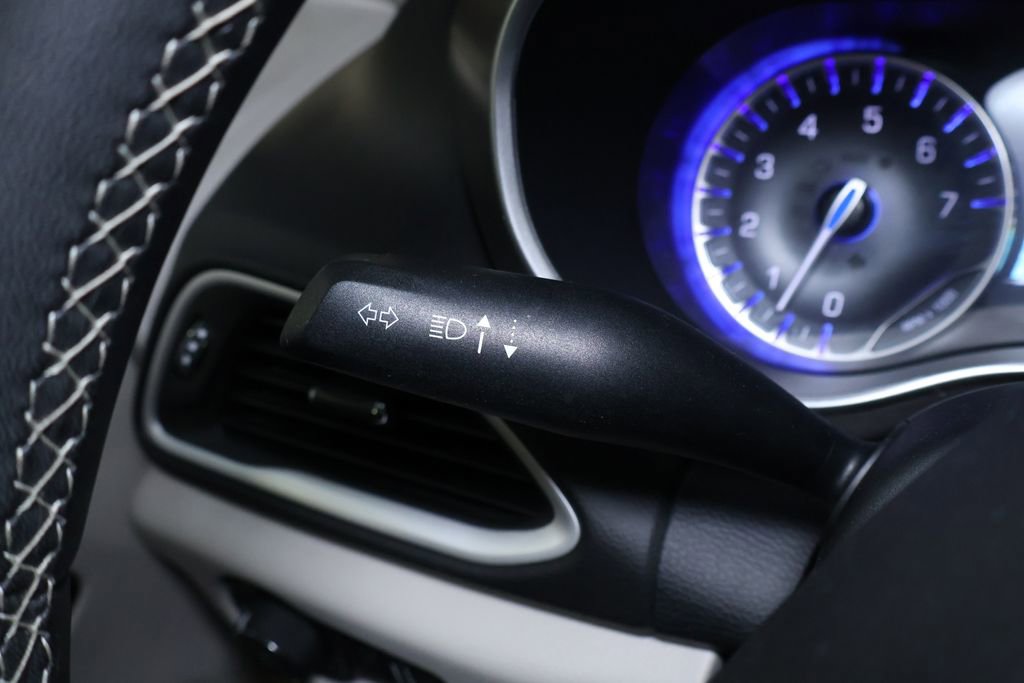 Used 2024 Chrysler Pacifica Touring-L image 25