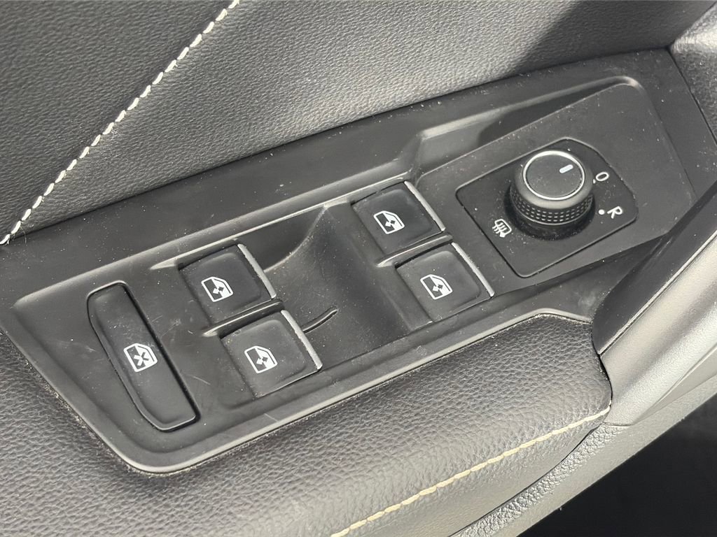 Used 2022 Volkswagen Tiguan SE AWD/4WD image 25