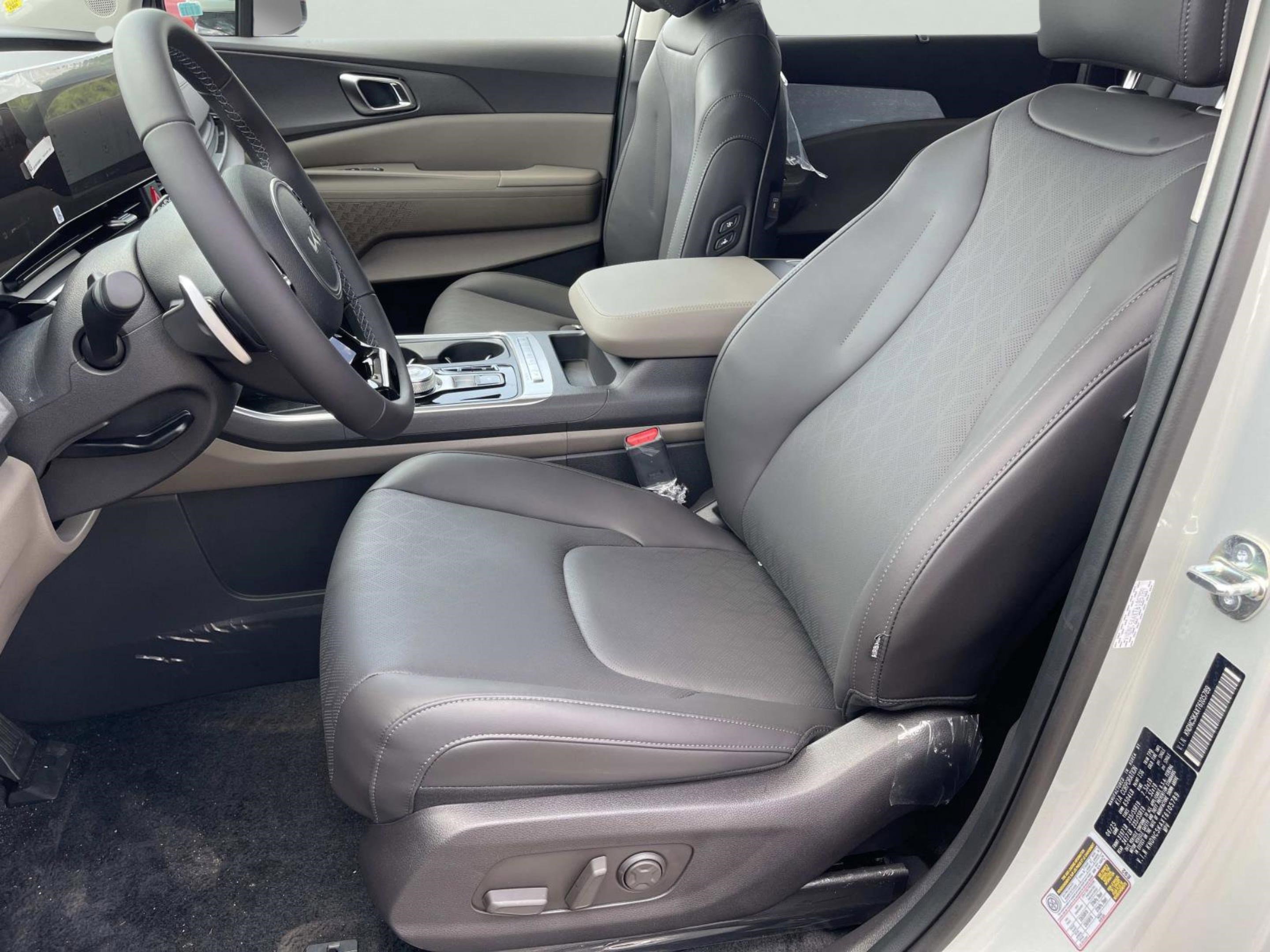 New 2026 Kia Carnival EX image 21