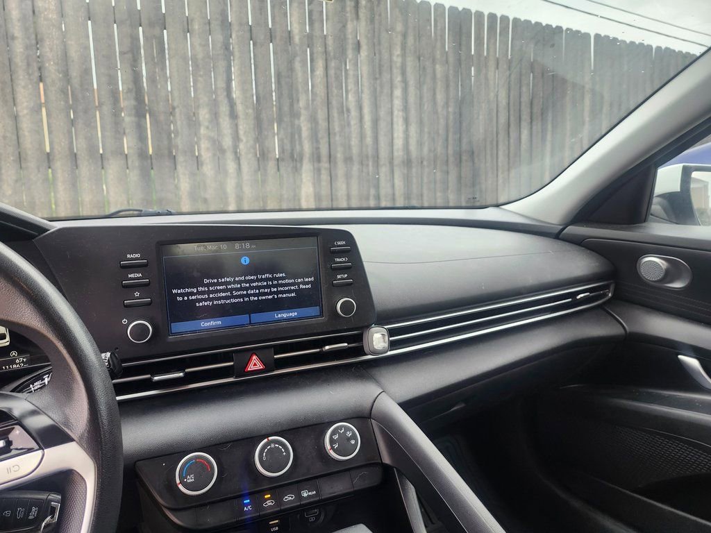 Used 2021 Hyundai Elantra SE image 16