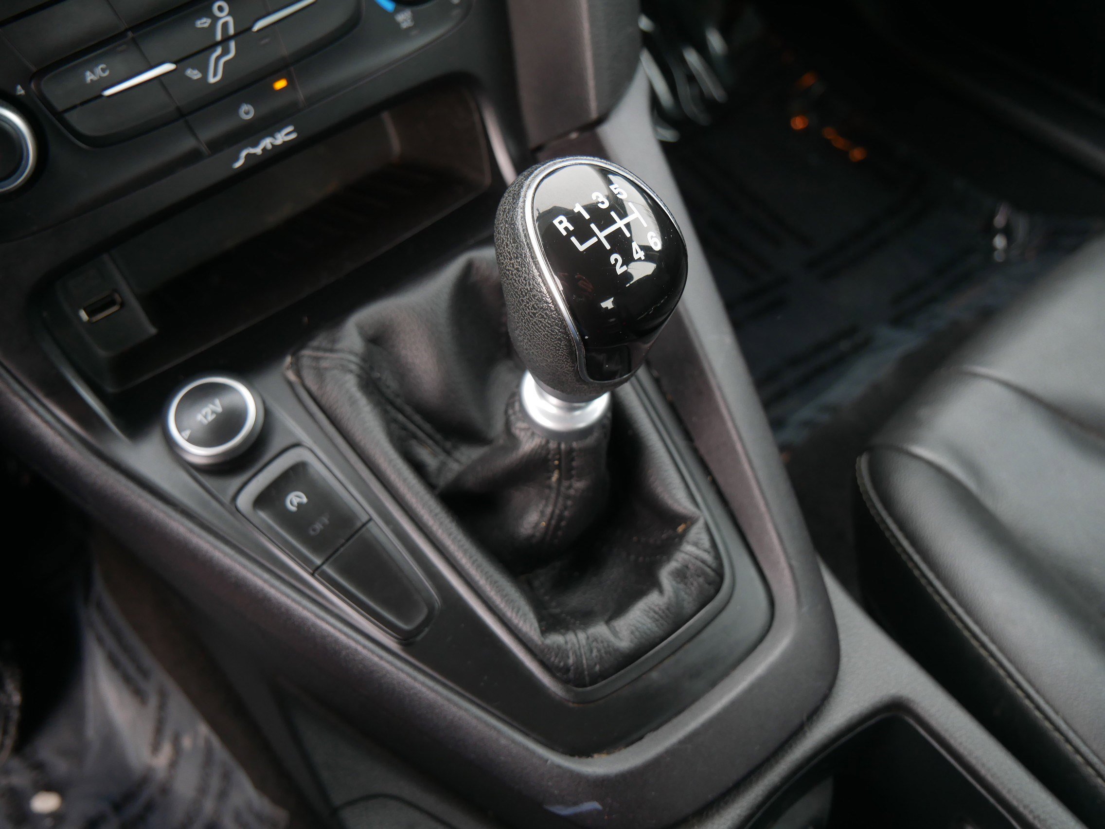 Used 2015 Ford Focus SE image 24