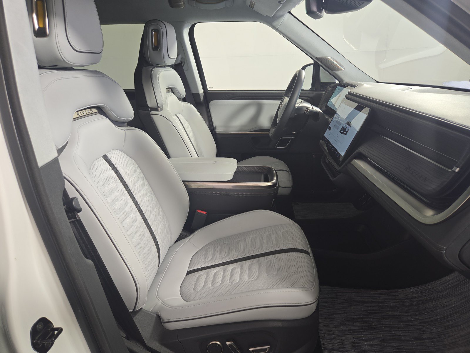 Used 2023 Rivian R1S Adventure AWD/4WD image 58