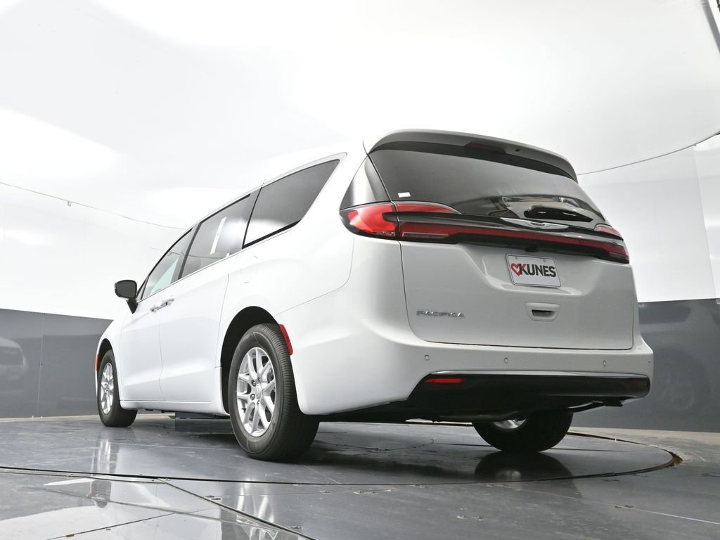 New 2026 Chrysler Pacifica Select image 52