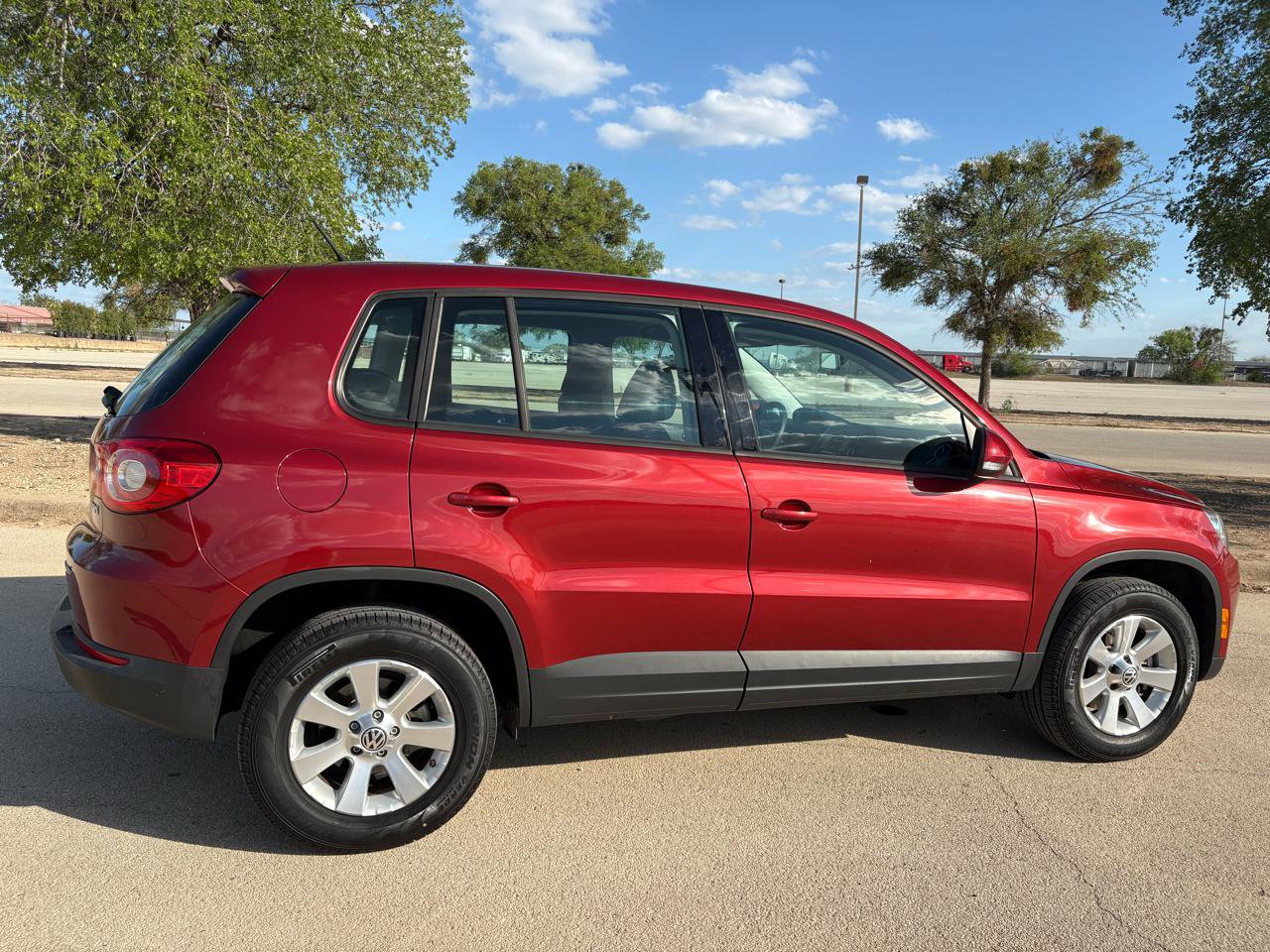 Used 2010 Volkswagen Tiguan S FWD image 56