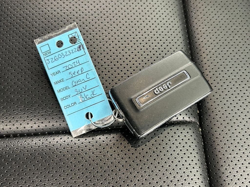 Used 2024 Jeep Grand Cherokee Limited w/ Luxury Tech Group II image 51