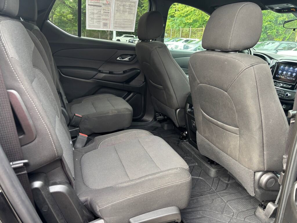 Used 2023 Chevrolet Traverse LT image 19