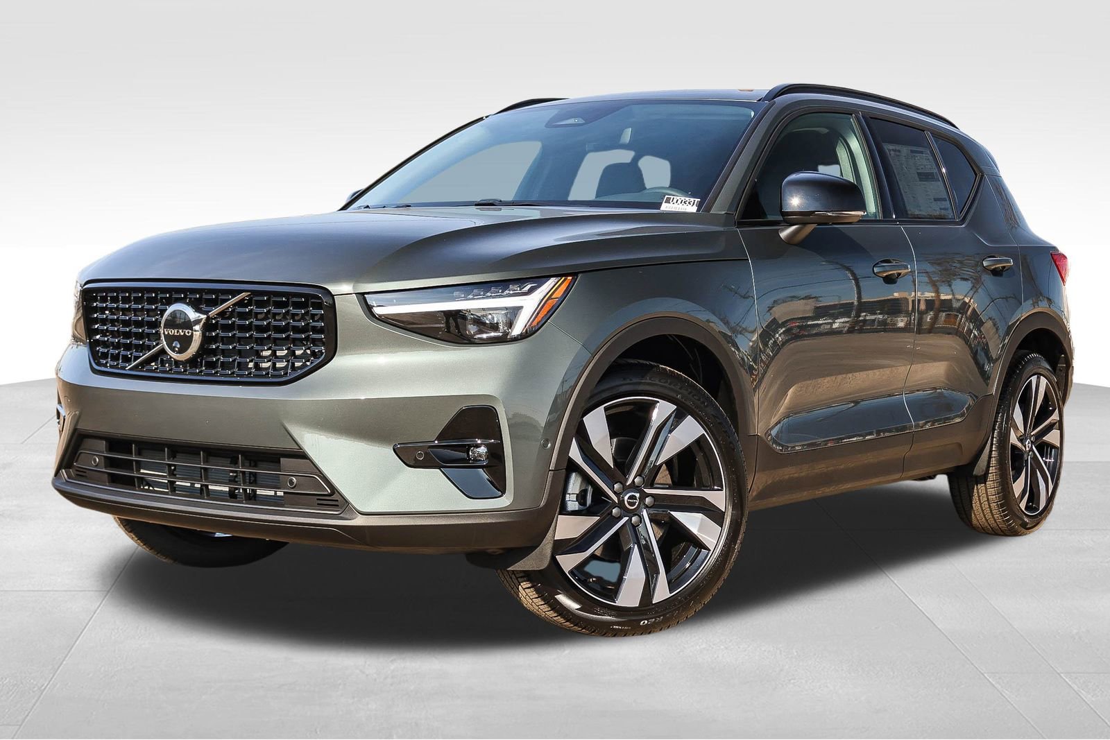 New 2026 Volvo XC40 B4 Plus w/ Climate Package