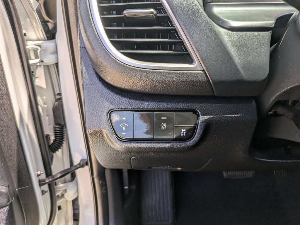 Certified 2025 Kia Seltos EX w/ EX Sunroof Package FWD image 28