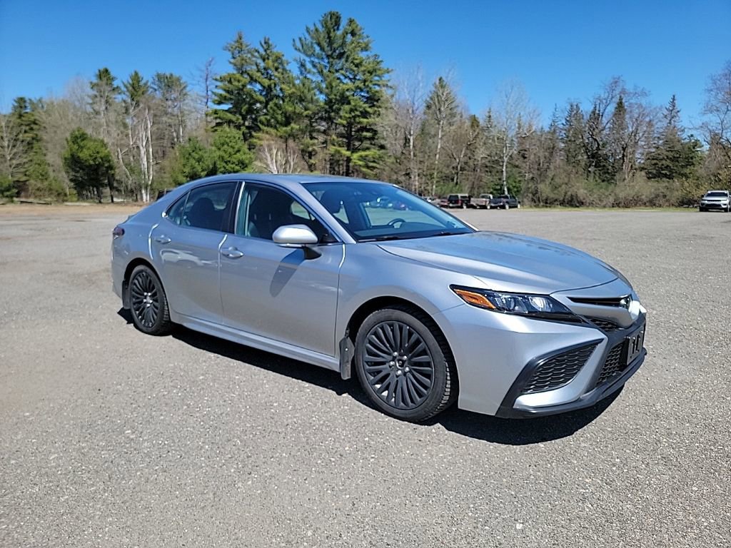 Used 2023 Toyota Camry SE image 3
