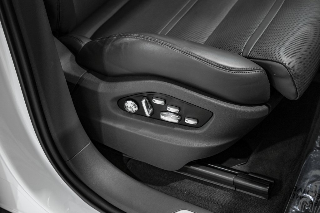 Used 2020 Porsche Cayenne Turbo image 31