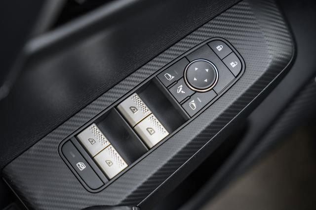 New 2025 Mitsubishi Outlander SE image 38