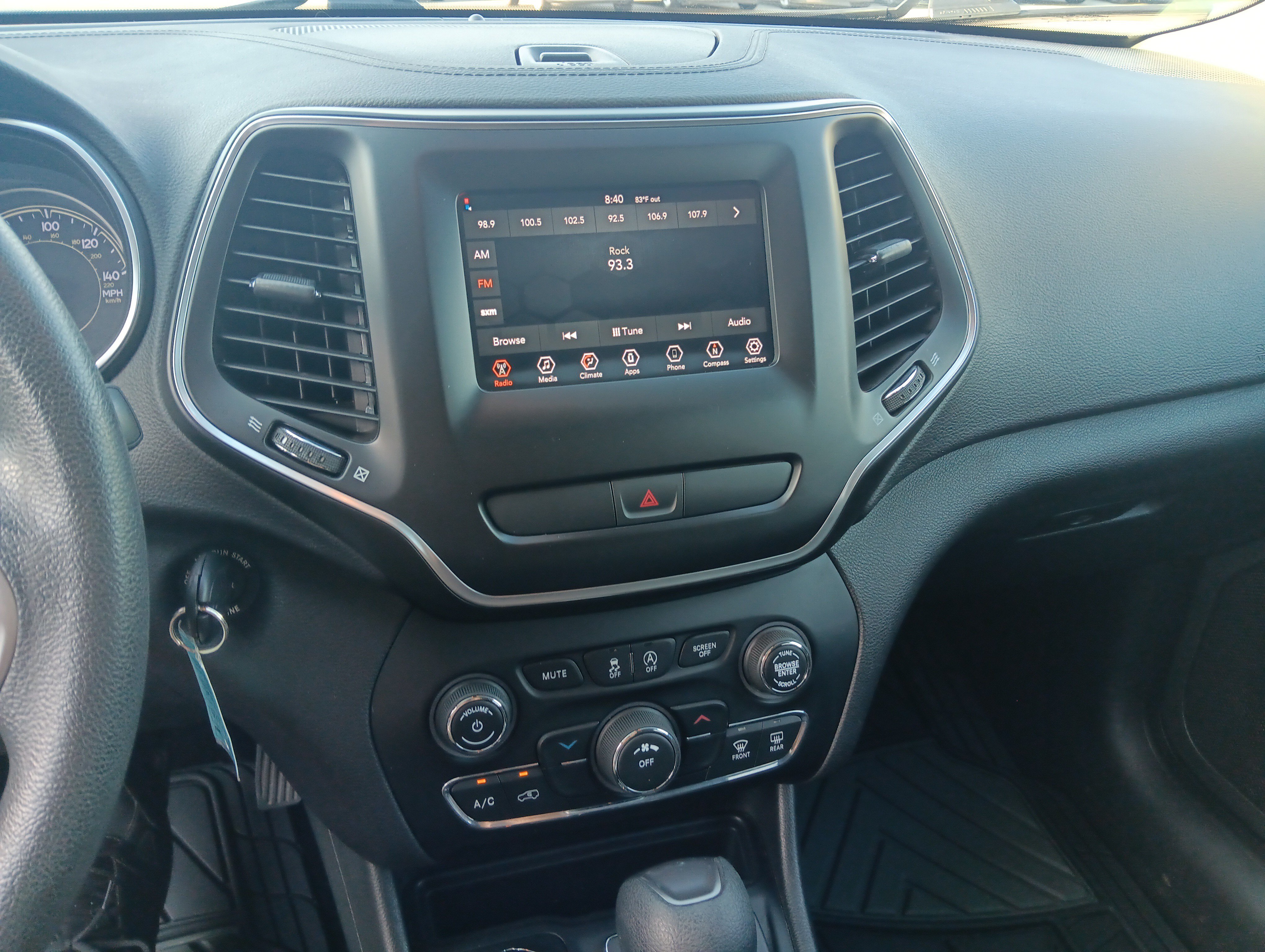 Used 2019 Jeep Cherokee Latitude w/ Popular Appearance Group AWD/4WD image 13