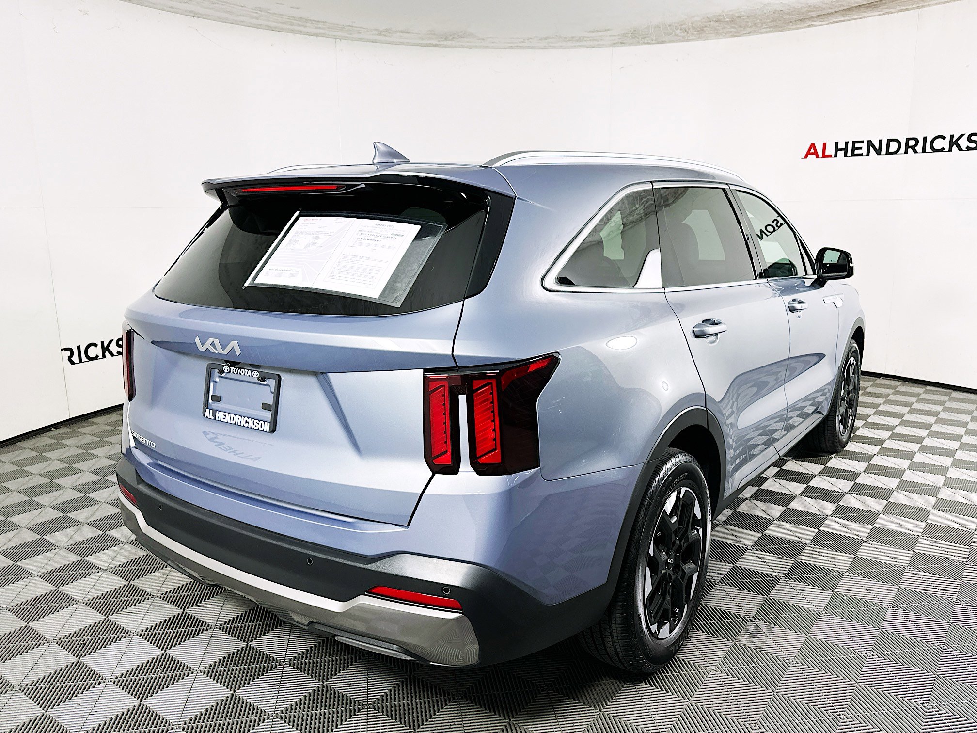 Used 2025 Kia Sorento S w/ Panoramic Sunroof Package image 3