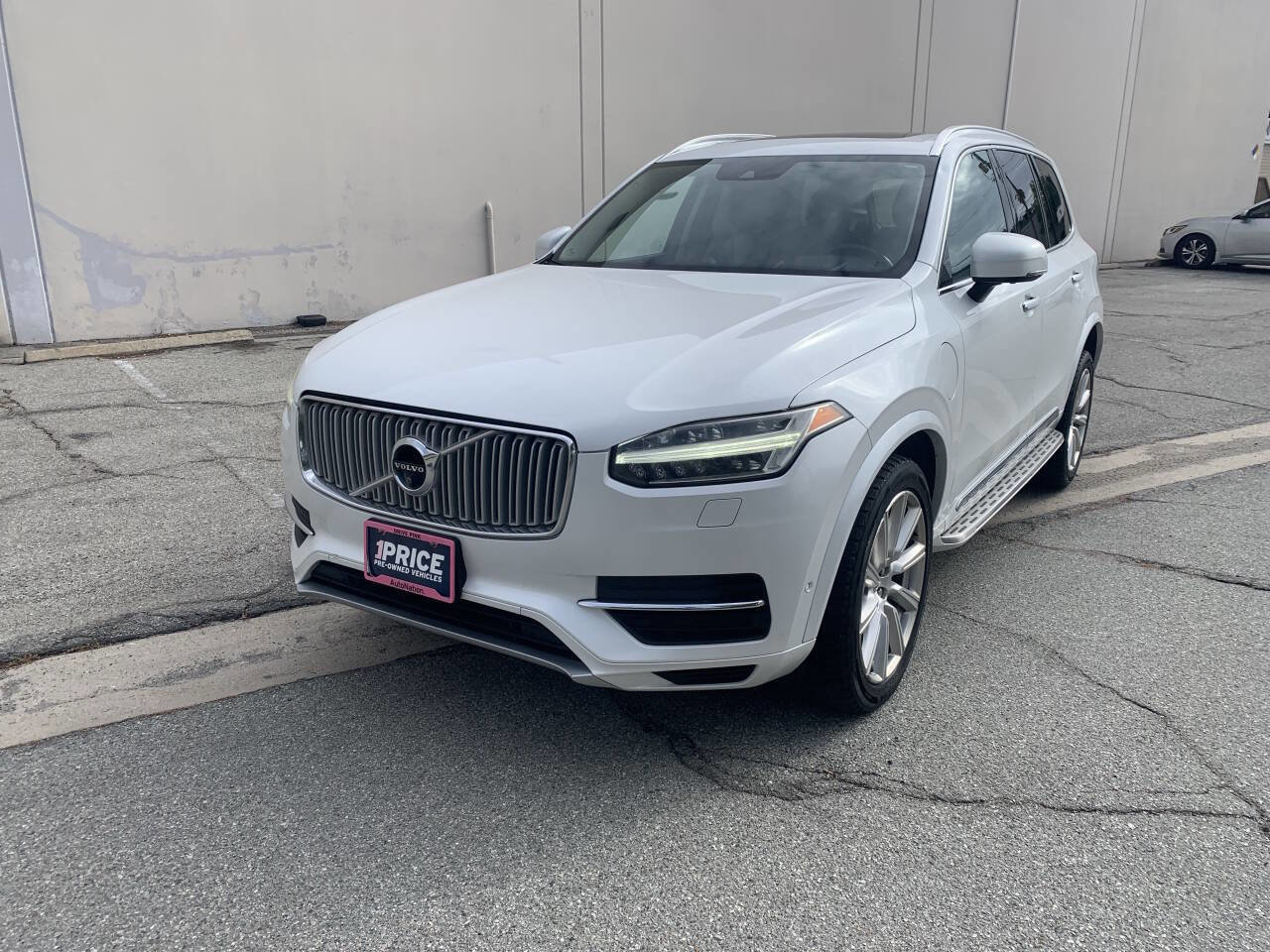 Used 2016 Volvo XC90 T8 Inscription w/ Vision Package AWD/4WD image 4