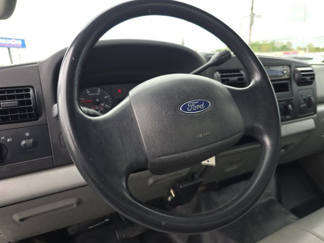 Used 2005 Ford F250 XL RWD image 13
