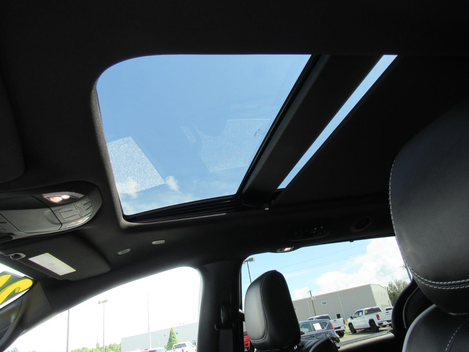 Used 2026 Chrysler Pacifica Limited FWD image 17