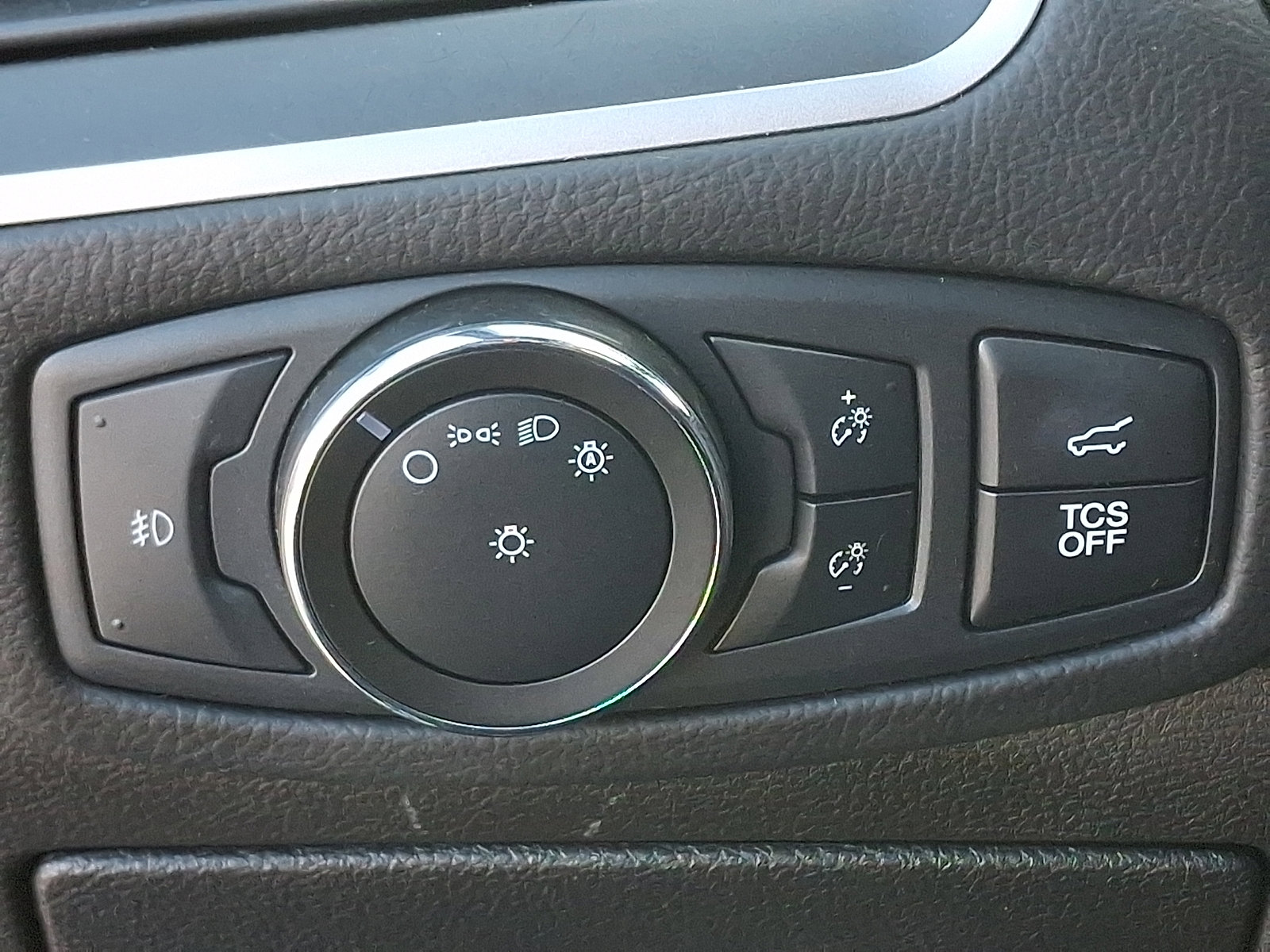 Used 2021 Ford Edge ST-Line w/ Class II Trailer Tow Package image 25