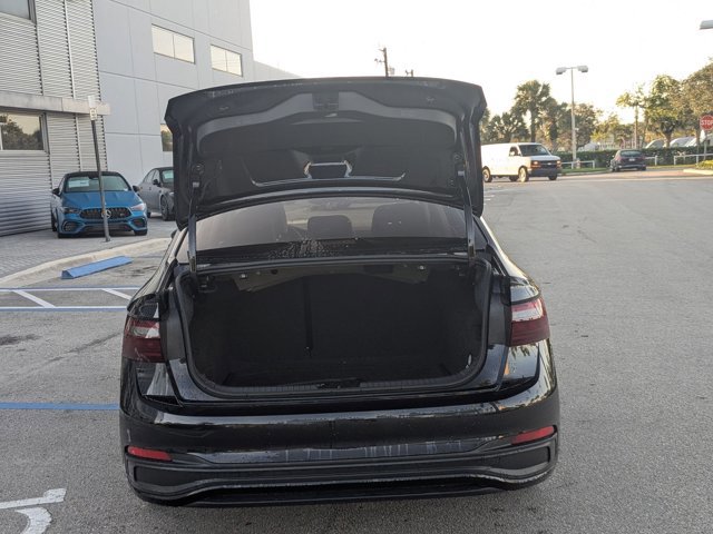 Used 2024 Volkswagen Jetta SE w/ Panoramic Sunroof Package image 6