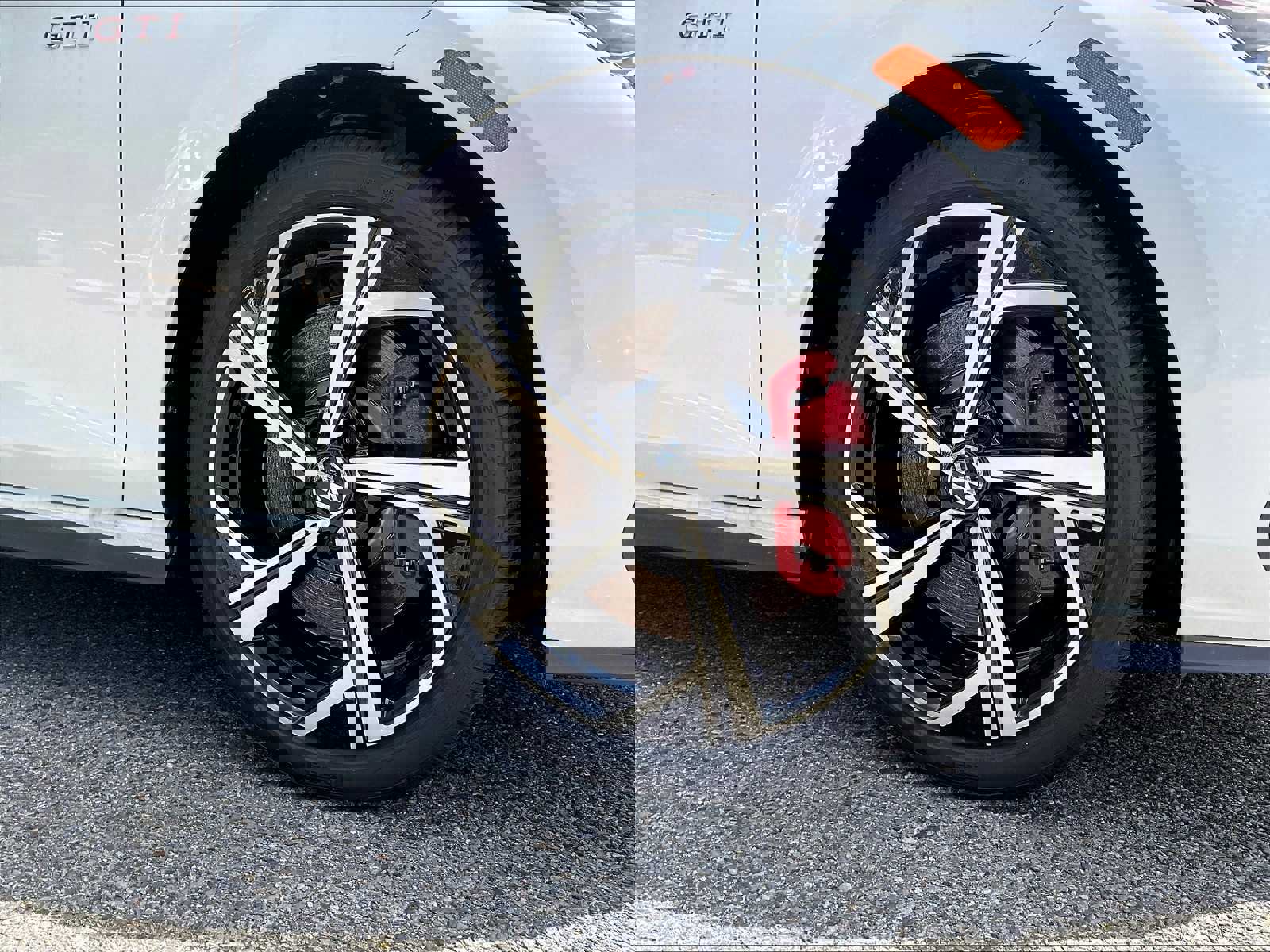 New 2025 Volkswagen GTI SE image 8