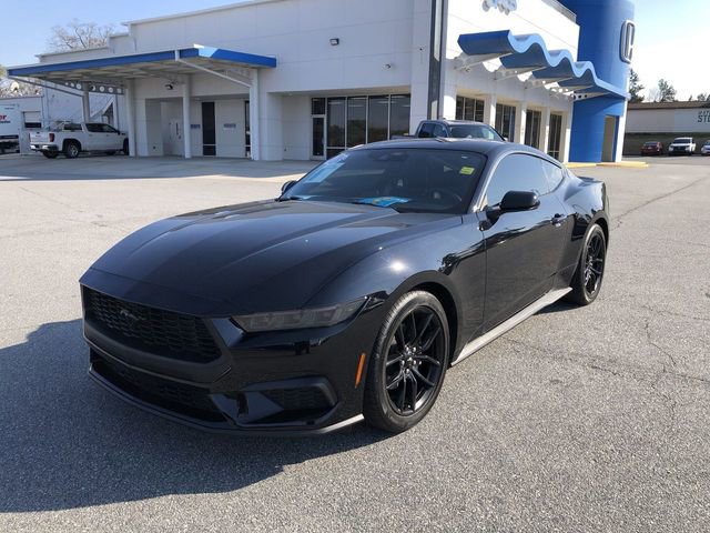 Used 2025 Ford Mustang Coupe image 4