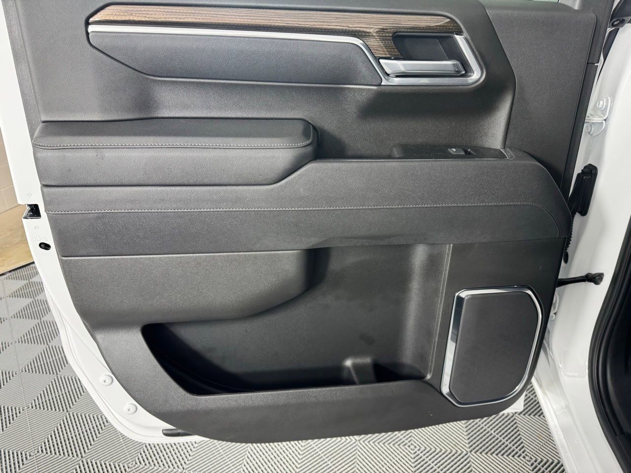 Used 2025 Chevrolet Silverado 1500 LT Trail Boss w/ Convenience Package II image 21