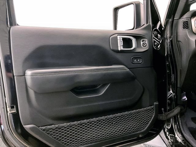Used 2018 Jeep Wrangler Unlimited Sahara AWD/4WD image 22