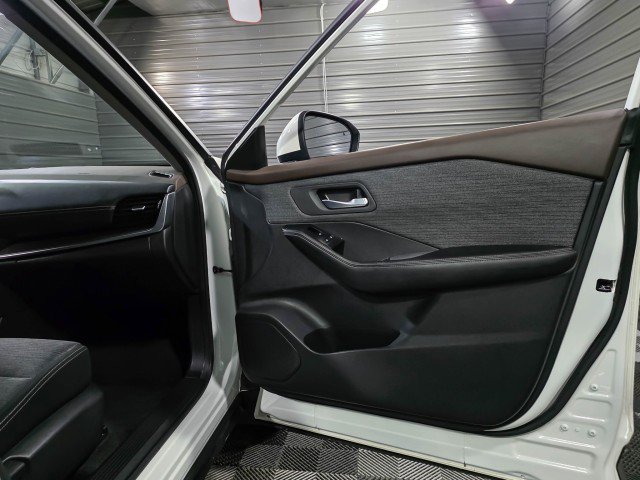 Used 2022 Nissan Rogue SV image 30