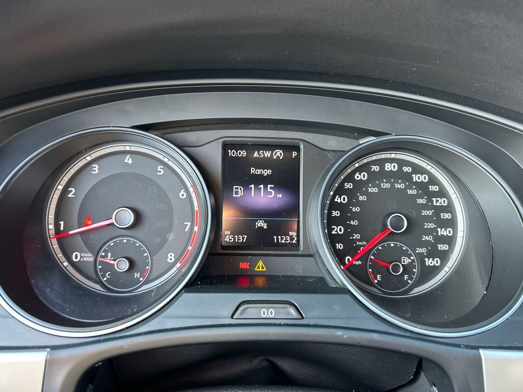 Used 2021 Volkswagen Atlas Cross Sport SE w/ V6 Towing Package image 11