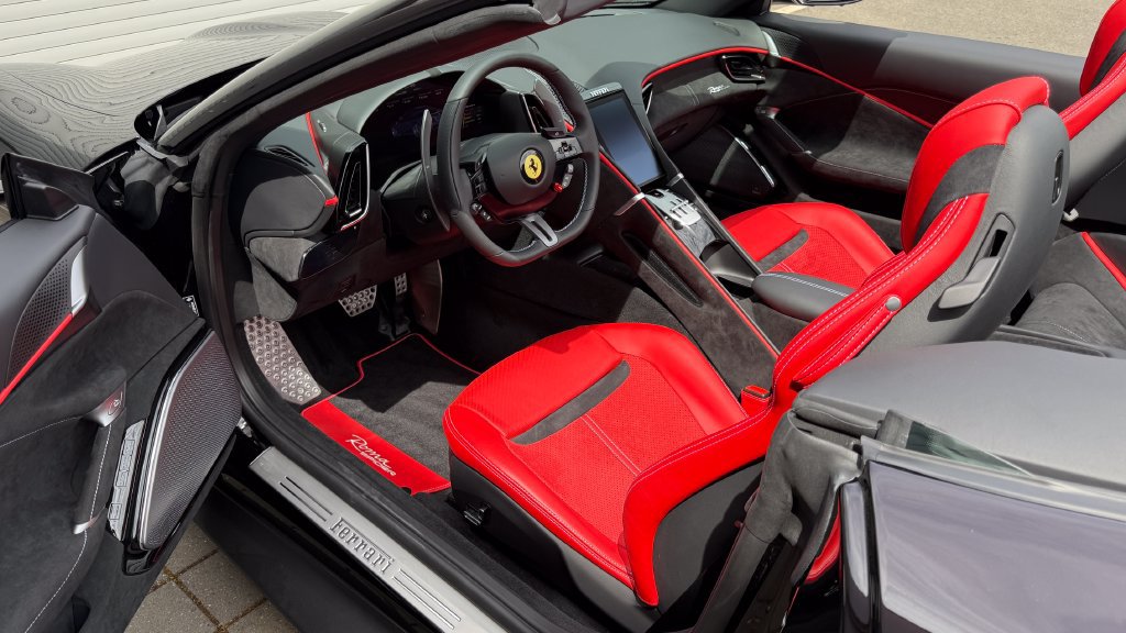 Used 2026 Ferrari Roma Spider RWD image 24