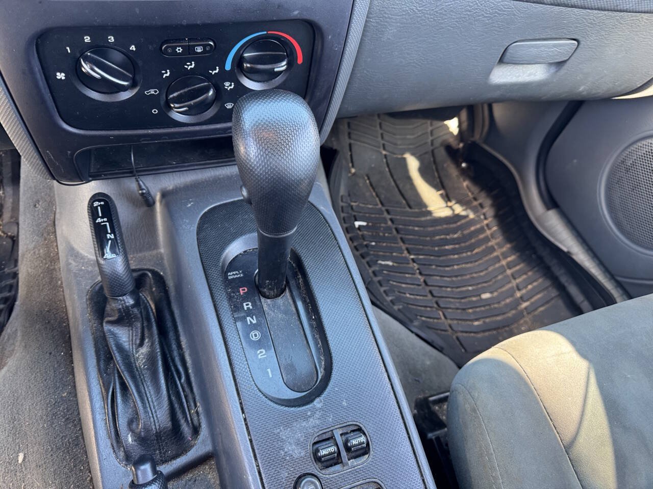 Used 2005 Jeep Liberty Sport AWD/4WD image 37