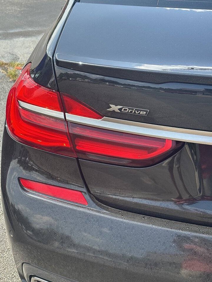 Used 2019 BMW M760i xDrive w/ Luxury Rear Seating Package AWD/4WD image 4