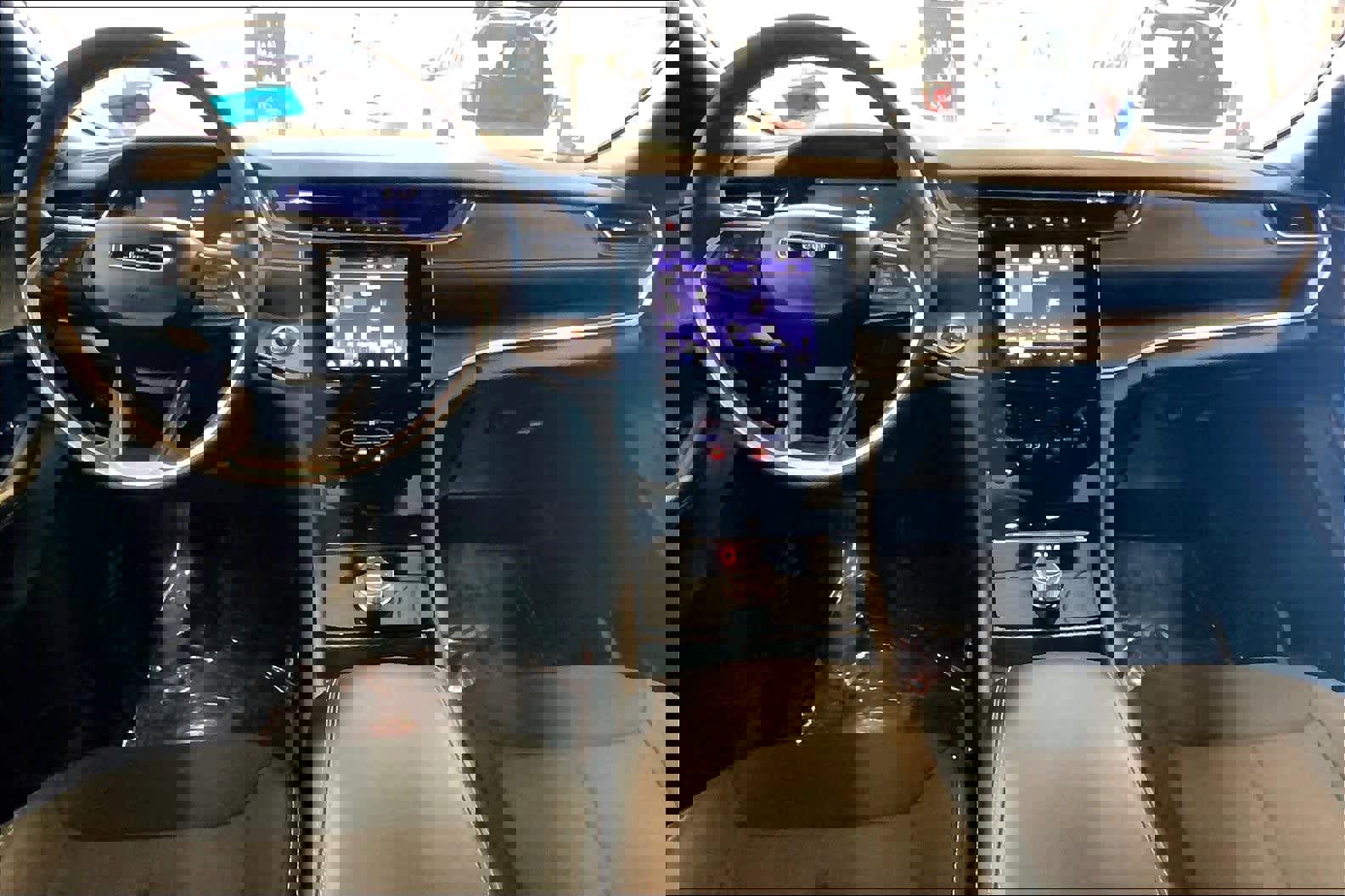 Used 2024 Jeep Grand Cherokee Laredo X w/ Trailer Tow Package image 16