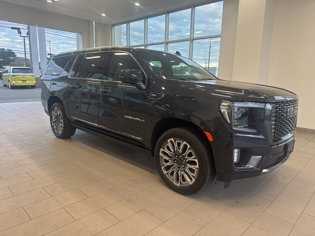 Used 2023 GMC Yukon XL Denali Ultimate AWD/4WD image 7