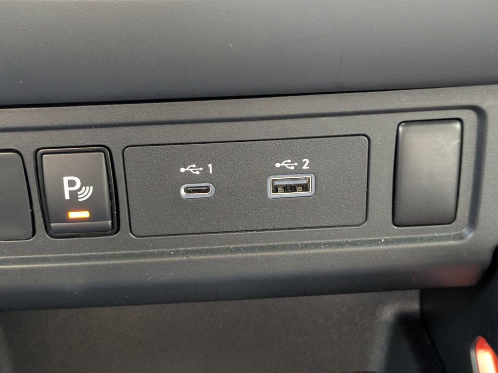 Used 2025 Nissan Frontier PRO-4X AWD/4WD image 23